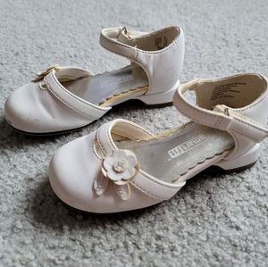 Smart Fit Baby Girls Sz 6 White Mary Jane Leather Dress Shoes Heeled Trim Detail